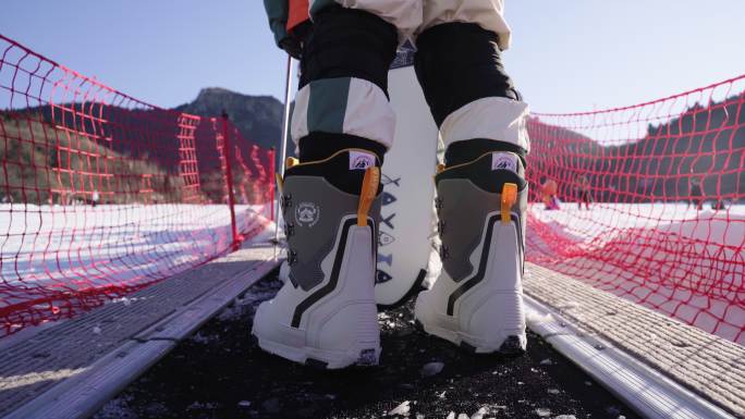 滑雪 靴子 滑雪场设施 滑雪云梯 冬奥