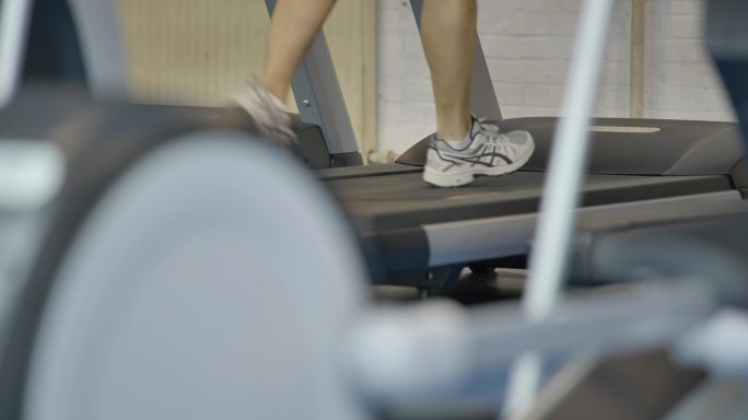 健身房  跑步机  跑步  运动  健康