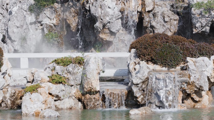 假山假石的景观水池