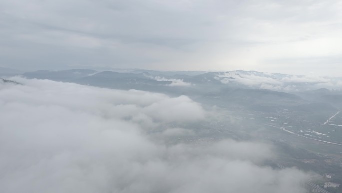 美丽自然乡村云雾缭绕4k航拍