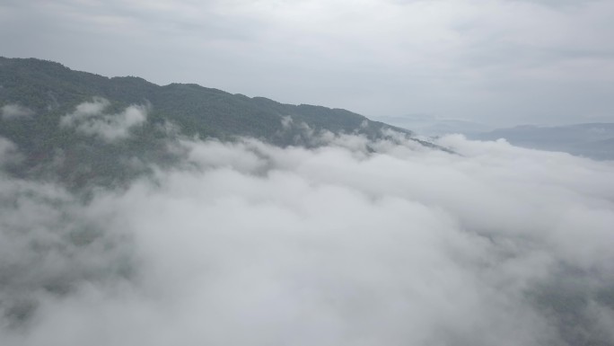 美丽乡村云雾缭绕4k航拍