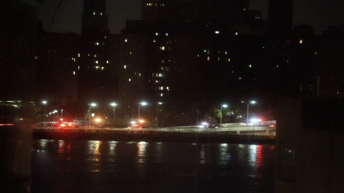警方在桥上追捕出警抓捕安全守护夜色警报报