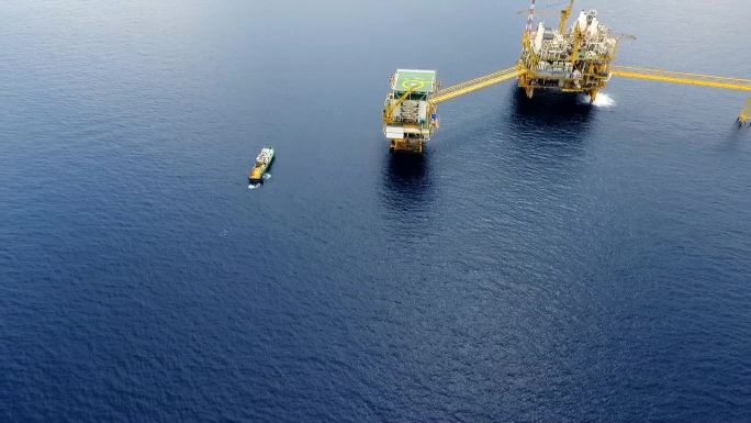 海湾上的原油钻机工业中国油田开采