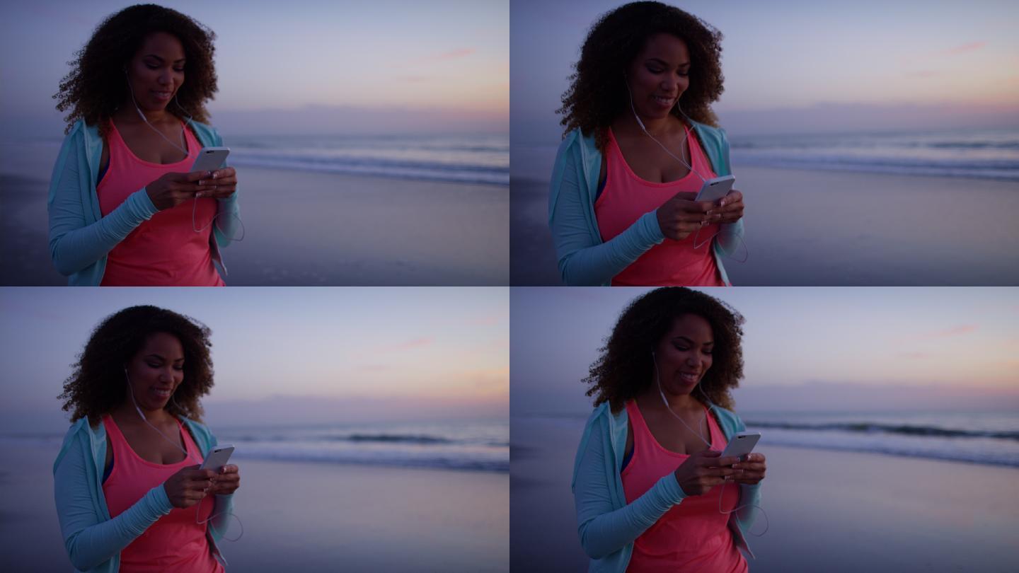 女性在沙滩上使用智能手机