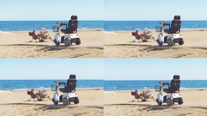 海边沙滩上的电动轮椅