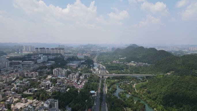 航拍贵阳十里河滩花溪大道