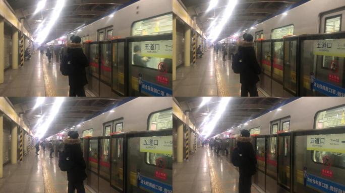 北京地铁进站