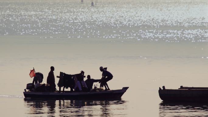 清晨非洲海边的小渔船