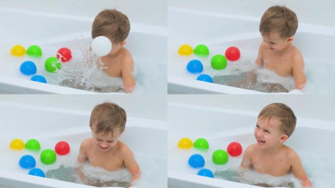 小男孩在用肥皂泡洗澡。