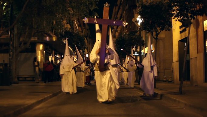 西班牙复活节游行恐怖信仰