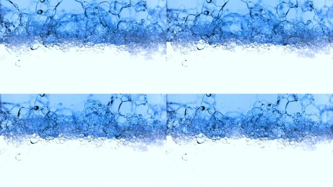 蓝色清水中的氧气气泡，特写
