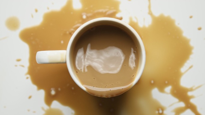 糖掉入咖啡杯液体立方体形状