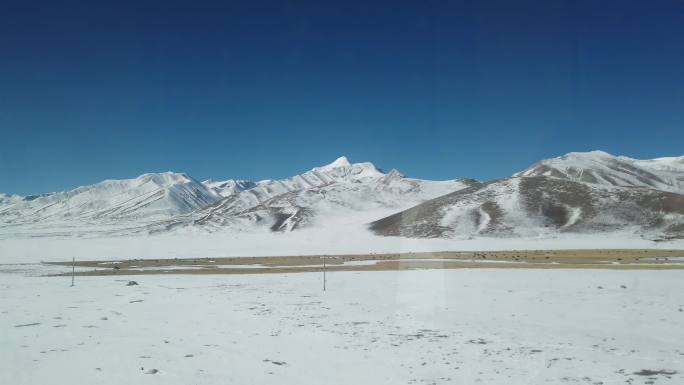 青藏铁路沿途风景冬季