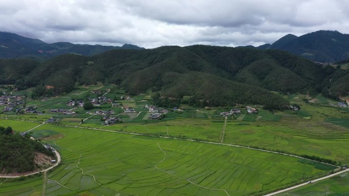 云南省迪庆维西县攀天阁黑谷地航拍