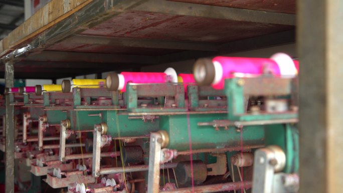 刺绣厂机器绕线