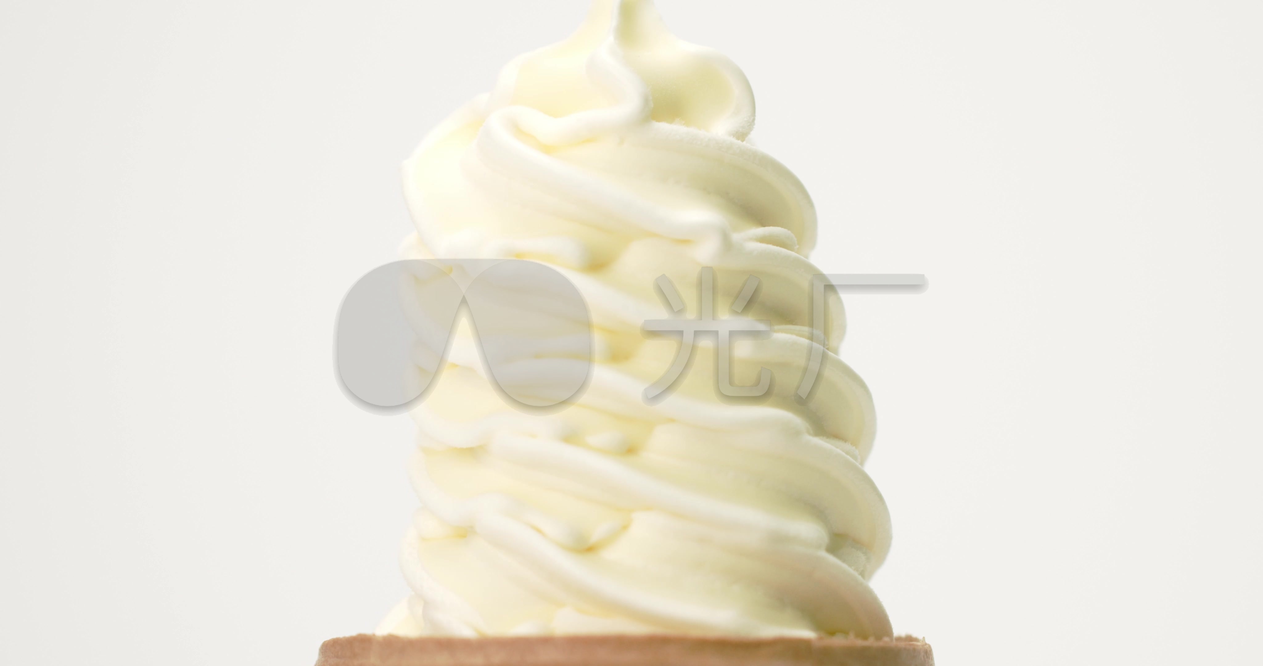 奶油冰淇淋蛋筒图片_酒水饮料_餐饮美食-图行天下素材网