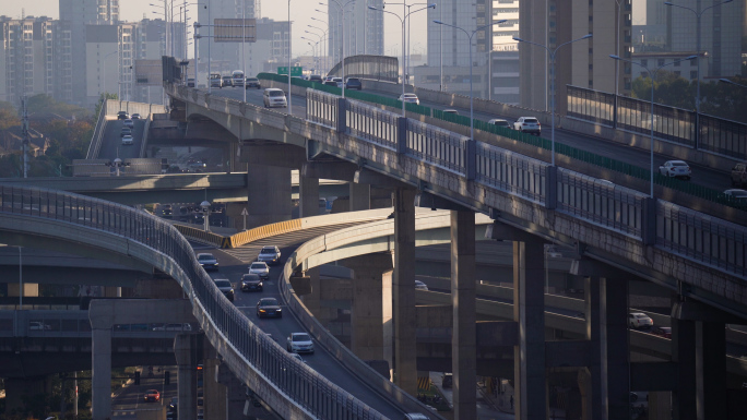 城市清晨高架桥车流