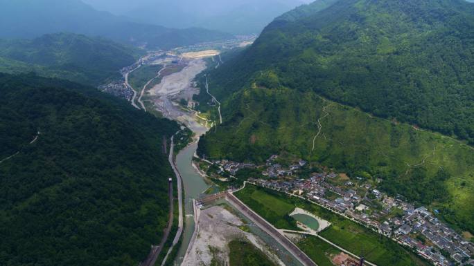 大山里的大河变的新村庄