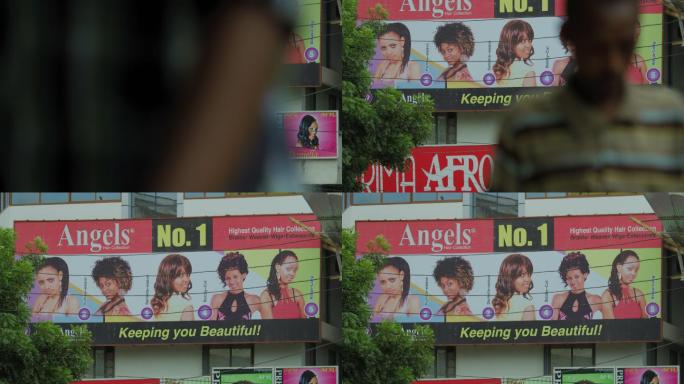 非洲坦桑尼亚街景人群 广告牌