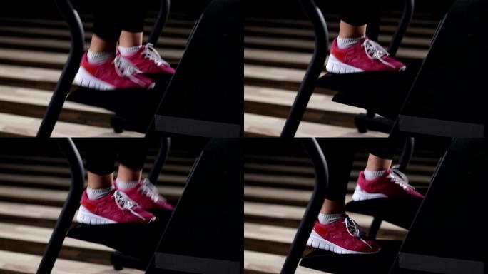 锻炼中的女人红鞋脚踏板上下脚踩