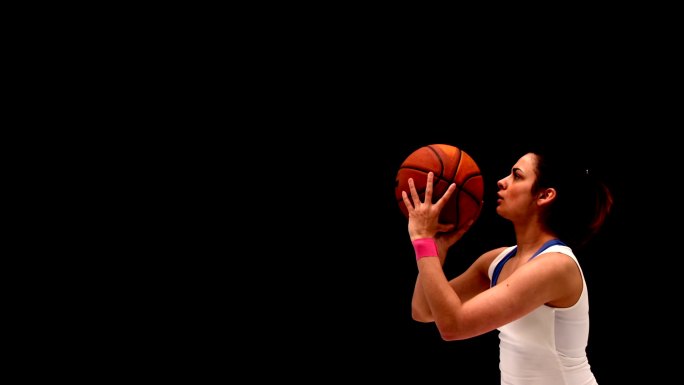 打篮球的年轻女郎升格慢镜头女篮国外