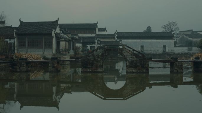 徽派建筑 水墨风景  雨天徽州小桥