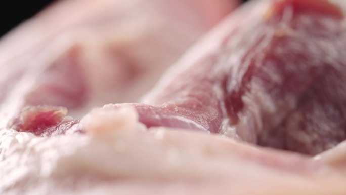 砧板切猪肉掉落水花升格视频素材