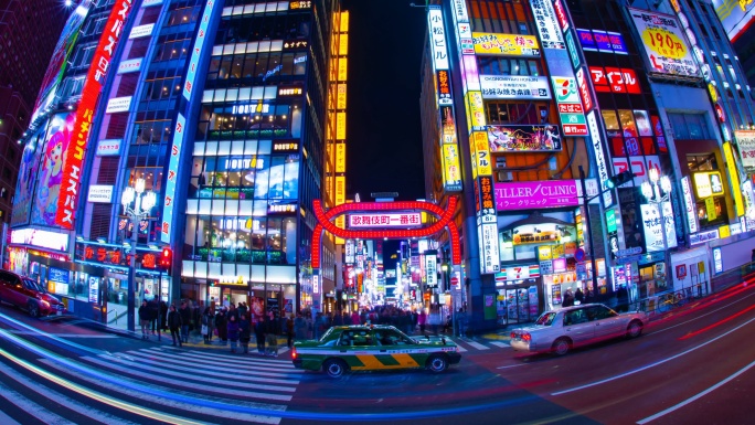 东京新宿霓虹街夜景