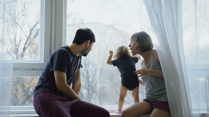 幸福的一家人国外外国宝宝婴幼儿孩子温馨