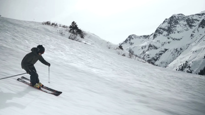 滑雪速降滑雪场双板滑雪升格慢镜头