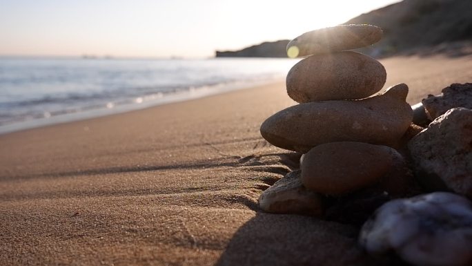 沙滩上的石堆沙滩石堆阳光沙滩阳光石堆
