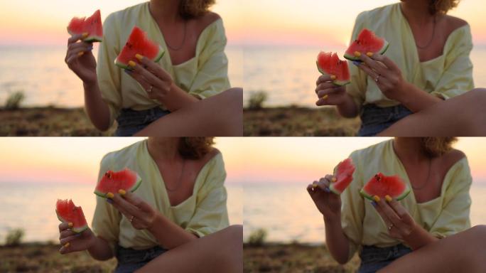 坐在海边吃西瓜的女人