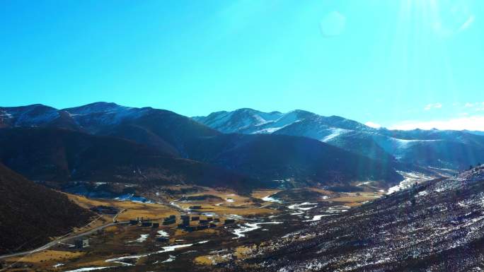 甘孜雪山峡谷4K航拍01