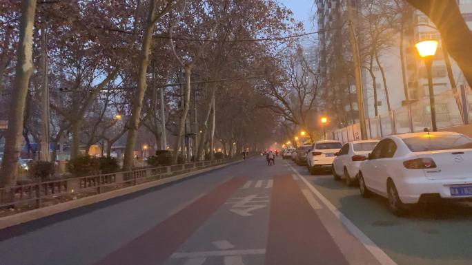 西安疫情封城街道疫情下的西安封城街道实况