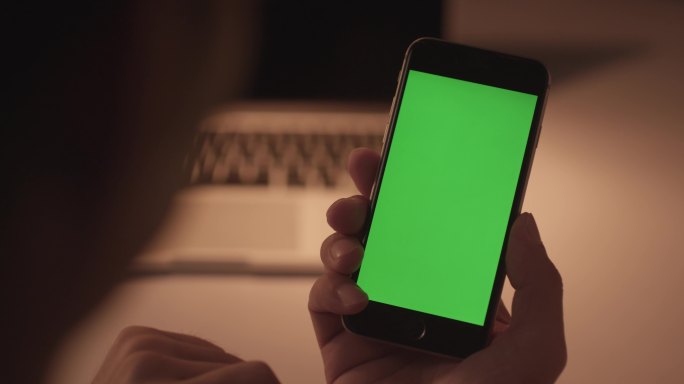 夜晚 刷手机  抠像 绿屏