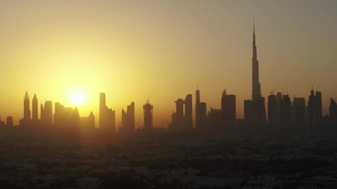 日落时迪拜天际线鸟瞰图