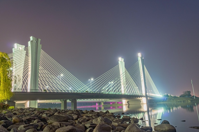 郑州北龙湖大桥滑轨夜景延时摄影