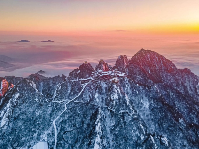 老君山金顶雪山云海日落晚霞航拍延时摄影