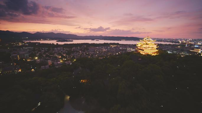 傍晚航拍杭州吴山城隍阁楼和西湖