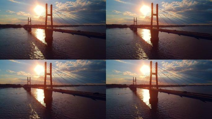 日落时分的密西西比河大桥