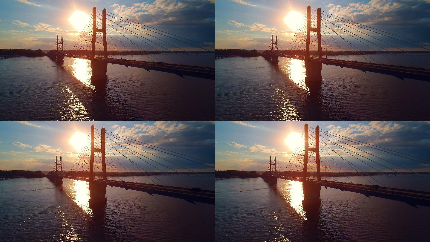 日落时分的密西西比河大桥