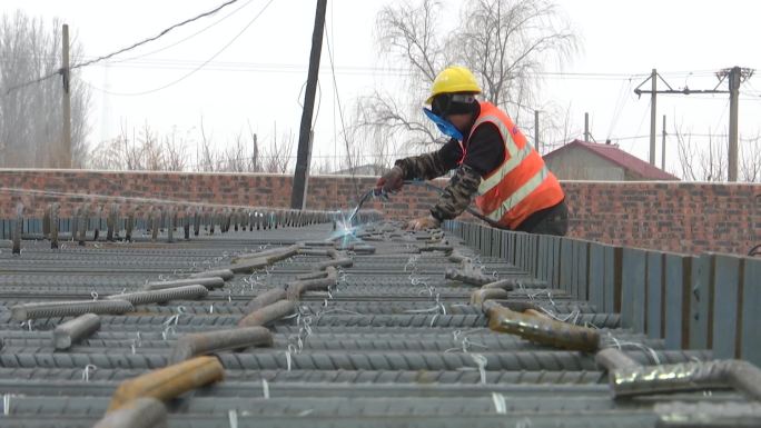 高速桥梁建设预制梁厂开工复工复产