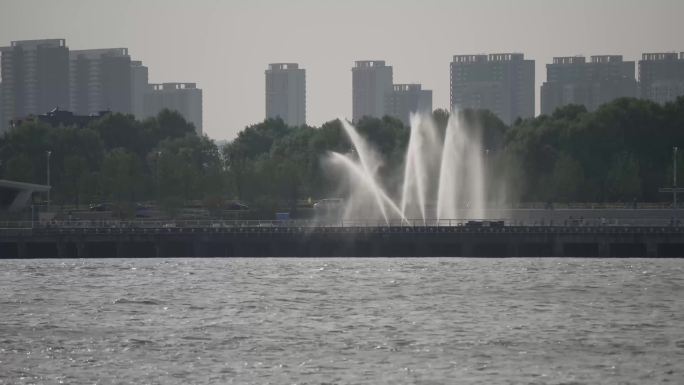 南京长江边喷泉动感造型
