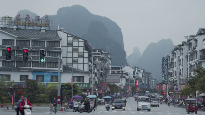 中国小镇交通繁忙景观
