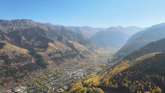 阳光下的山谷风景湖泊风光延时山河森林云海