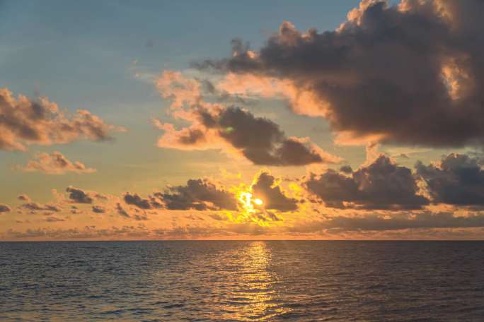 南沙群岛海上日出朝霞绝美壮观延时摄影