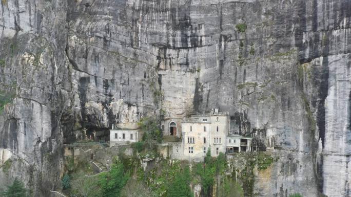 法国玛丽亚·玛格达莱娜石窟鸟瞰图