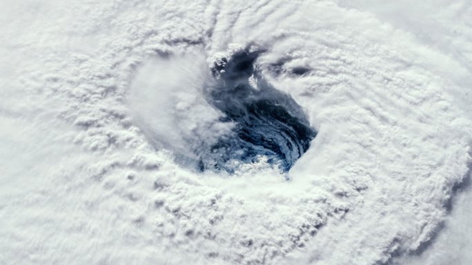 从太空看到的飓风空间站云层上空台风