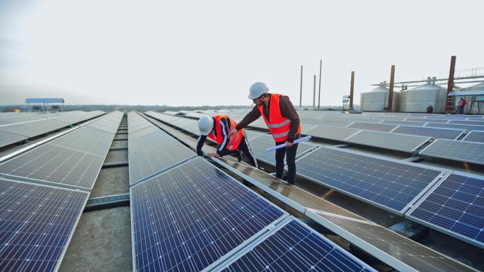 太阳能电池板安装光能光电发电厂工程师