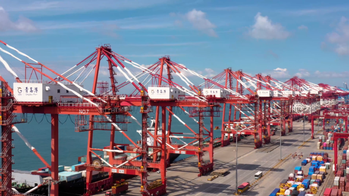 青岛港码头集装箱货运航拍4K青岛黄岛区
